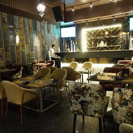 Red Orchid Hotel Kanpur Bagian luar foto