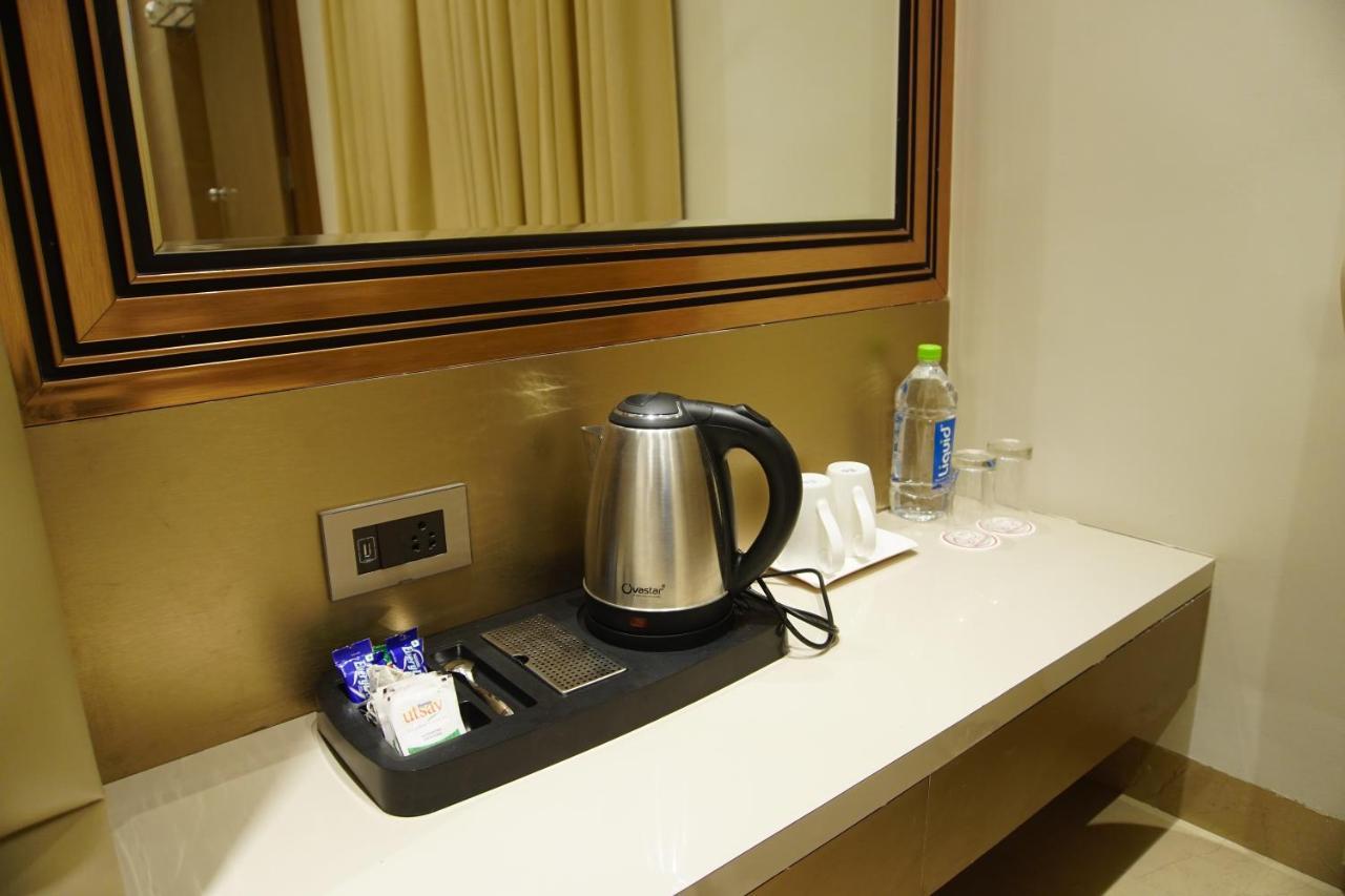 Red Orchid Hotel Kanpur Bagian luar foto