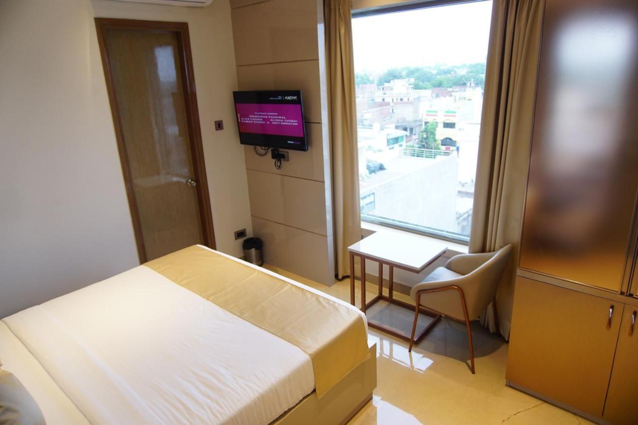 Red Orchid Hotel Kanpur Bagian luar foto
