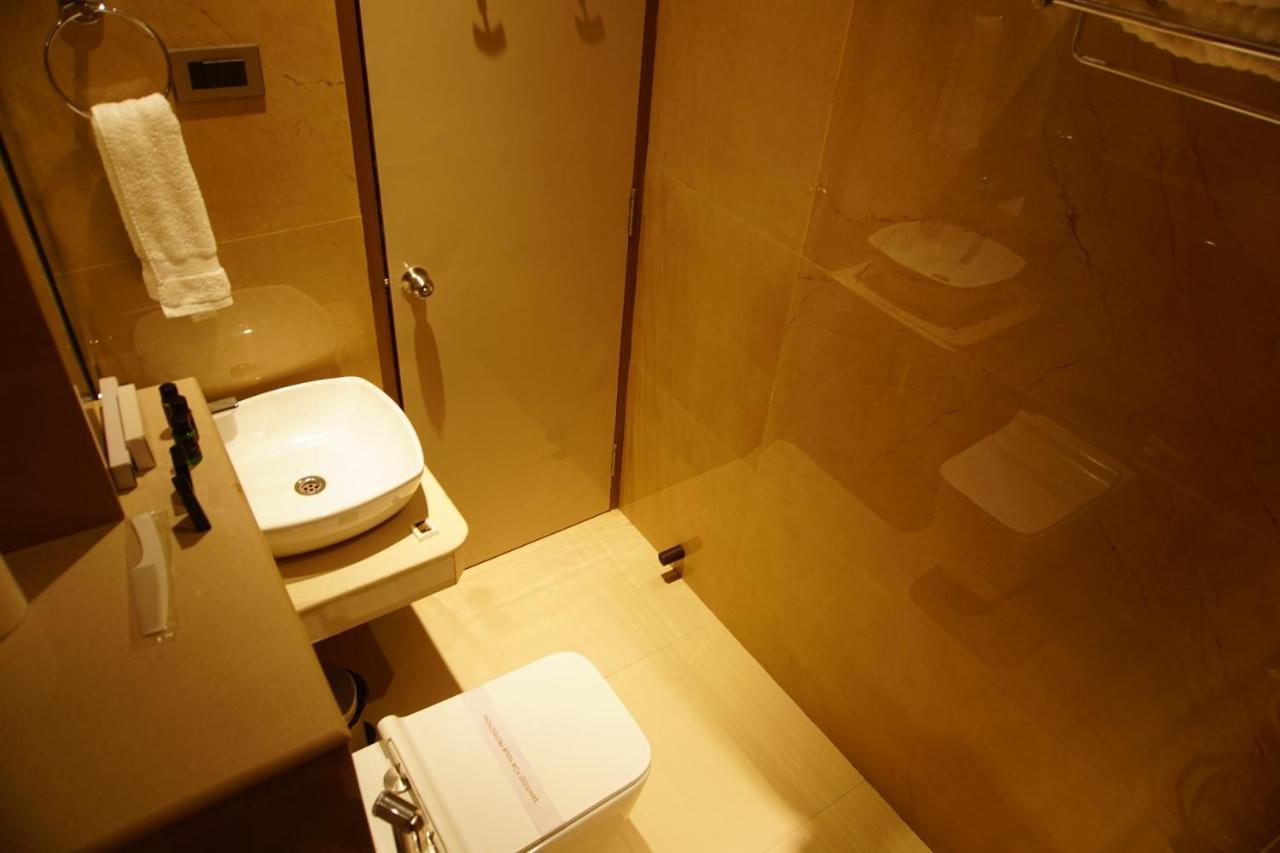 Red Orchid Hotel Kanpur Bagian luar foto