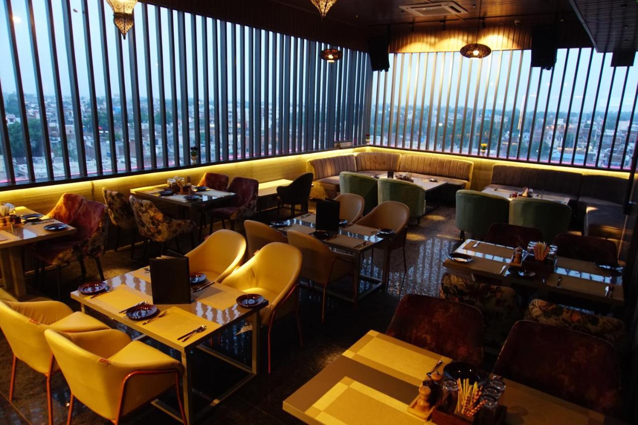 Red Orchid Hotel Kanpur Bagian luar foto